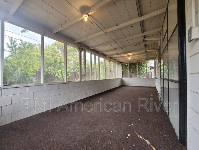 Building Photo - 6039 35th Ave