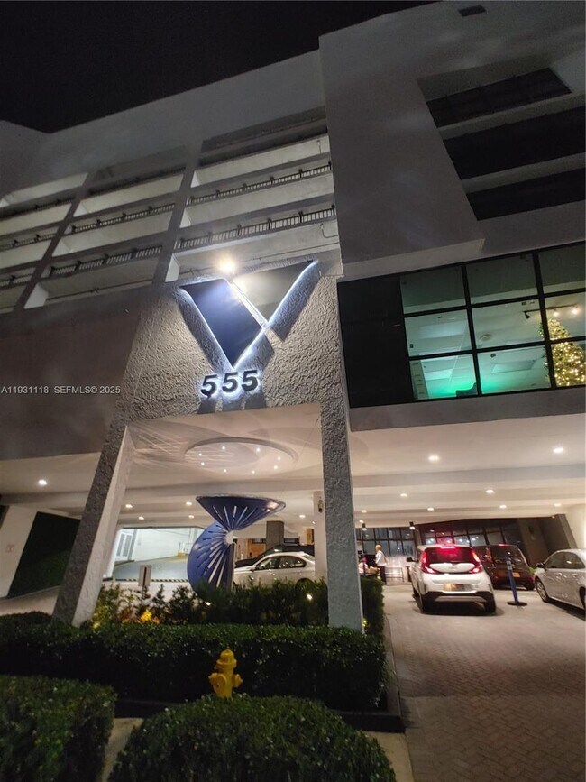 Building Photo - 555 NE 15th St