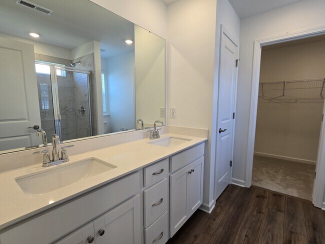 Building Photo - 5525 Hydrangea St