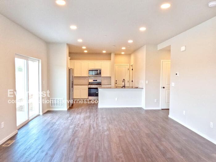 Building Photo - 2814 Barnstormer St