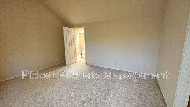 Building Photo - 6453 Grand Pine Loop NE