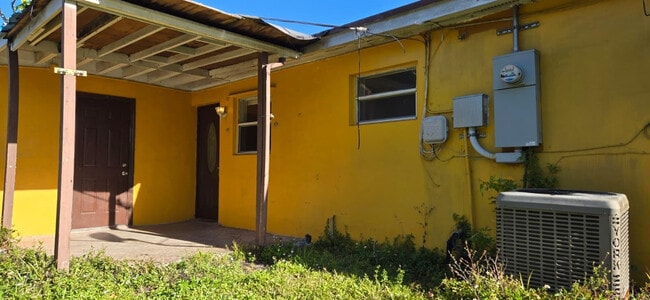 Building Photo - 112 Newton Rd