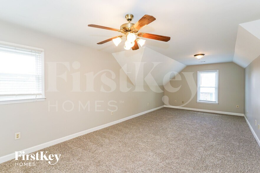 Building Photo - 802 Conway Pl