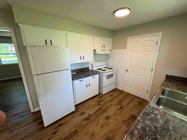 Building Photo - 922 W Pearl St