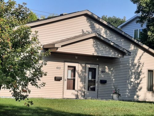 Primary Photo - 613 N Broadway