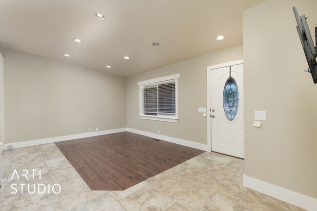 Building Photo - **Stunning 4-Bedroom Home with Modern Amen...