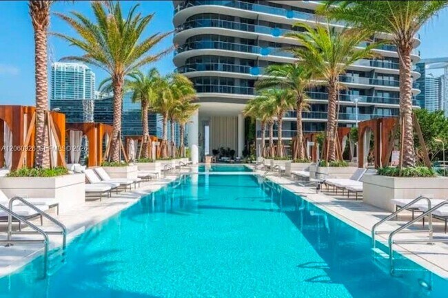 Building Photo - 801 S Miami Ave
