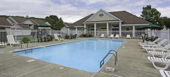 Building Photo - 42 Renaissance Ln