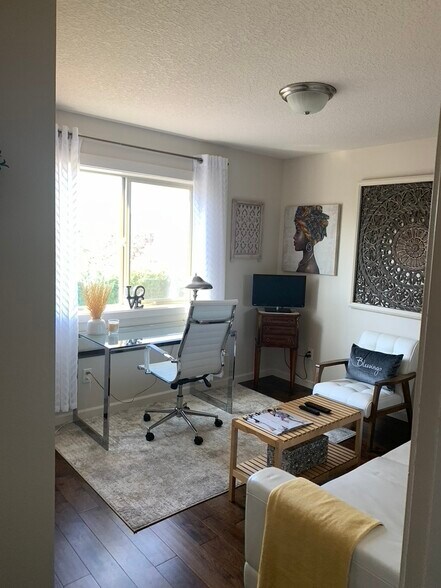 Bedroom 4 set up as an office lounge - 5401 NE 66th Dr
