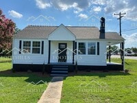 Building Photo - 2-Bedroom Home with Appliances and Flat Ba...