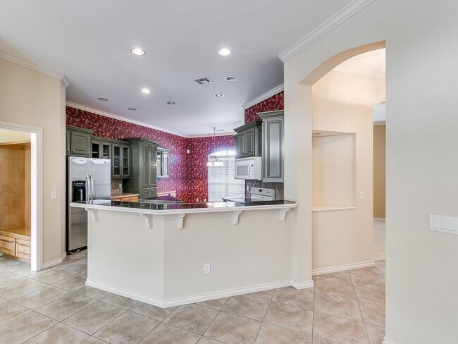 Building Photo - Beautiful Home With Lake View - 3 Bed + 2 Bath