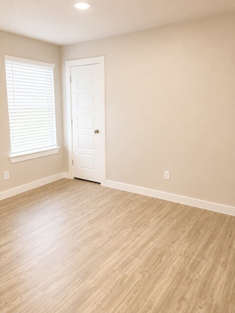 Building Photo - 8150 Royal Breeze Dr