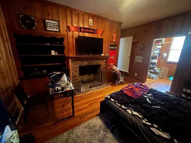 Building Photo - 4826 Kilbourne Rd