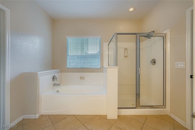 Building Photo - 8229 Oakshire St