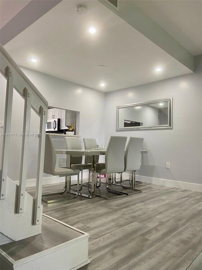 Building Photo - 10018 Hammocks Blvd