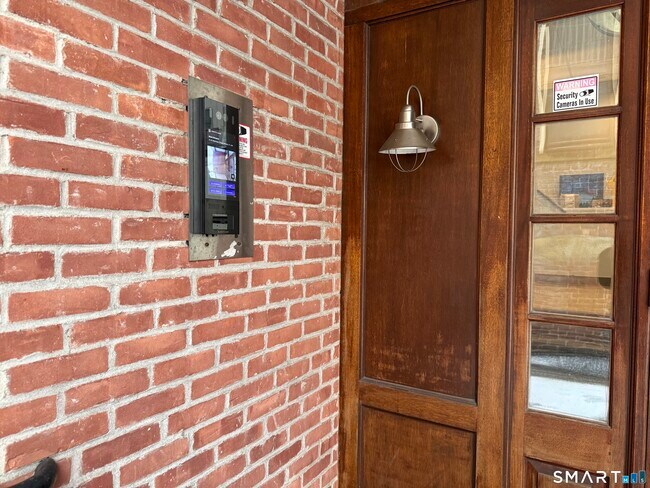 Building Photo - 83 Washington St