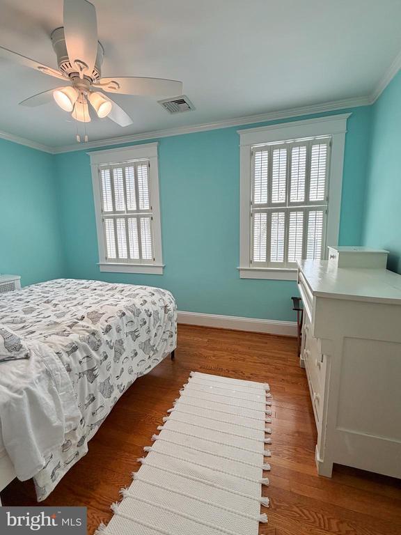 Building Photo - 12 W Oak St