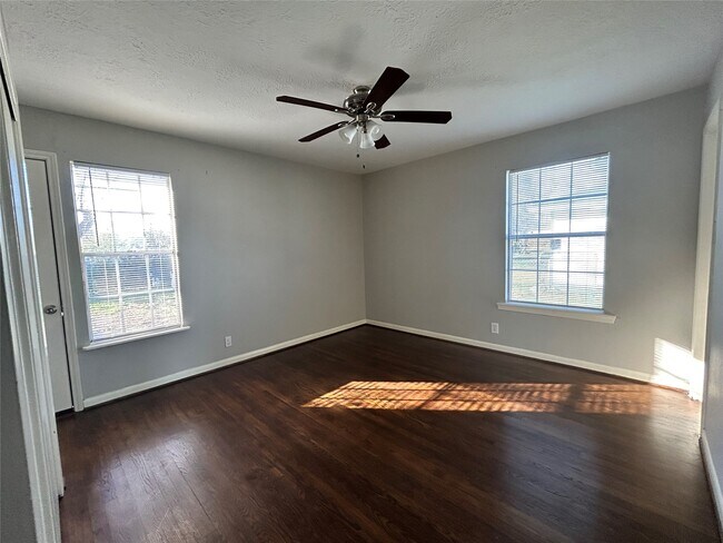 Building Photo - 2122 Purdue St