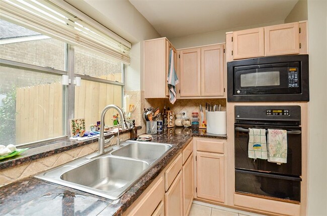 Building Photo - 1307 Irish Mist Ct