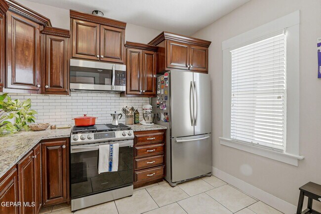 Building Photo - 3703 Cambridge Ave