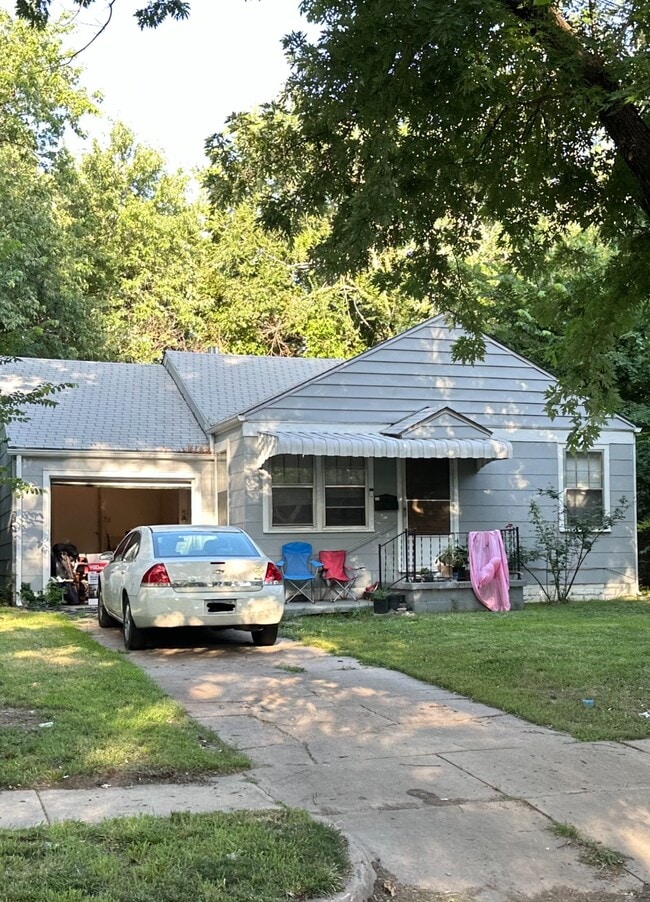 Primary Photo - 814 S Belmont St