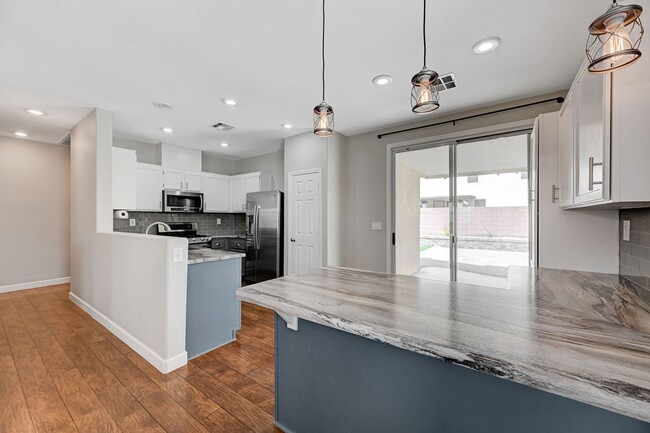 Building Photo - Stunning one story in the NW!