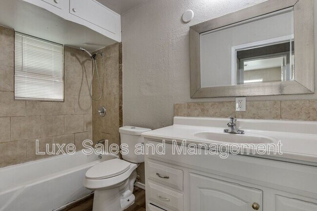Building Photo - 1005 SW 63rd St