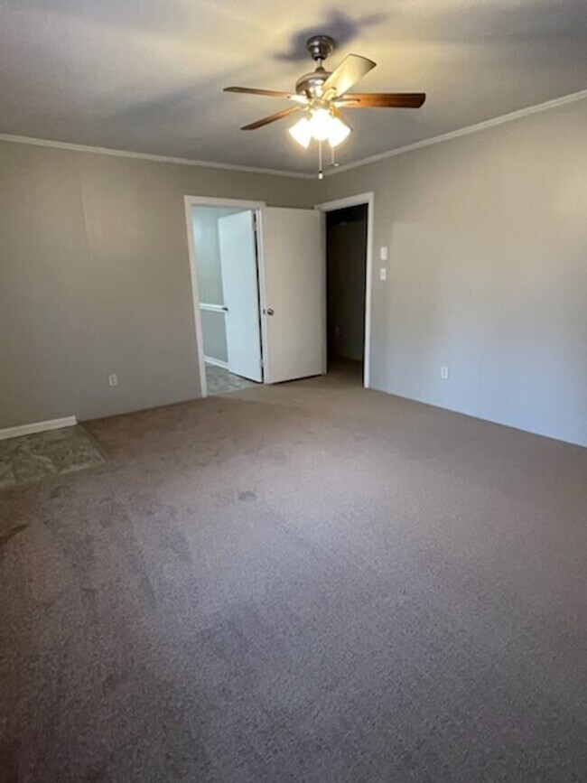 Building Photo - 301 Abbott Dr