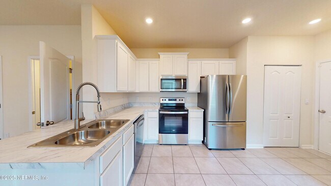 Building Photo - 7623 Legacy Trl