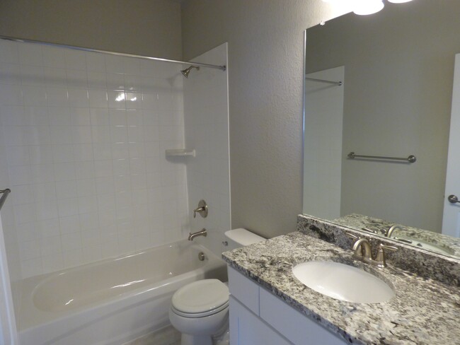 Building Photo - $0 DEPOSIT OPTION. 3 BED/2BATH END UNIT @ ...