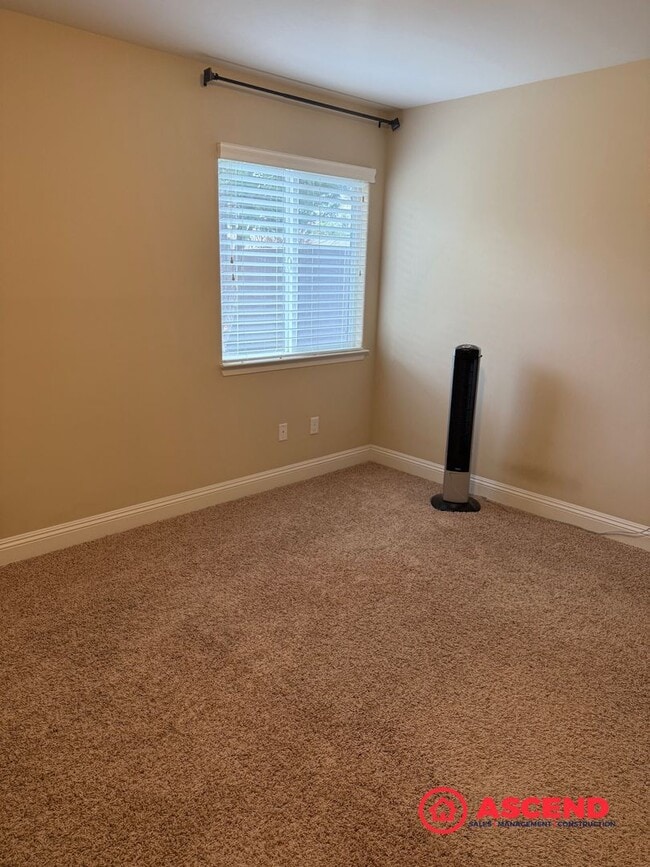 Building Photo - Stunning 4 bedroom + office in Seven Oaks!