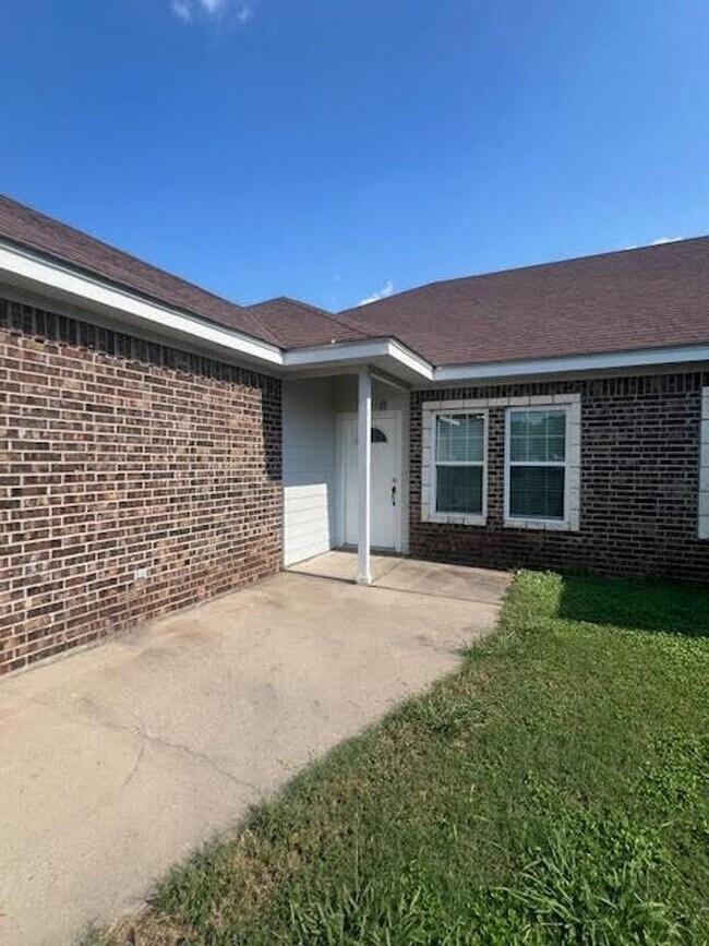 Building Photo - 195 Ashland Dr