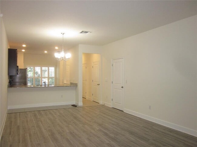 Building Photo - 1115 Hillhurst Dr