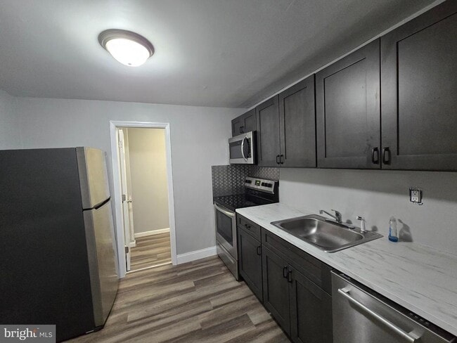 Building Photo - 121 W Jersey Ave