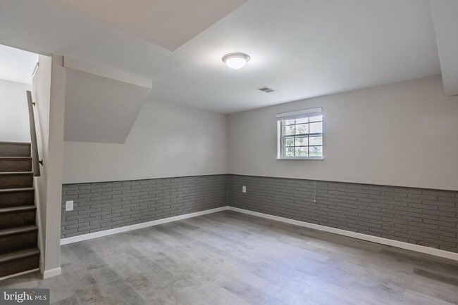 Building Photo - 724 N Argonne Ave