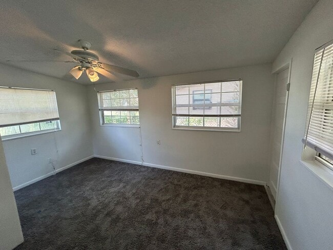 Building Photo - Cute Home in Saint Pete with a  Large Fenc...