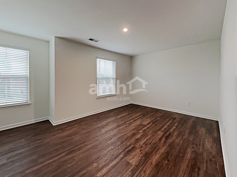 Building Photo - 5054 Twin River Dr