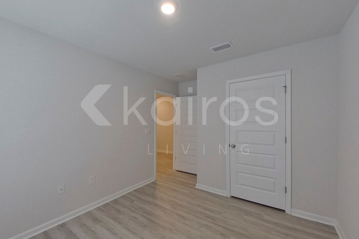 Building Photo - 389 Monarch Ln