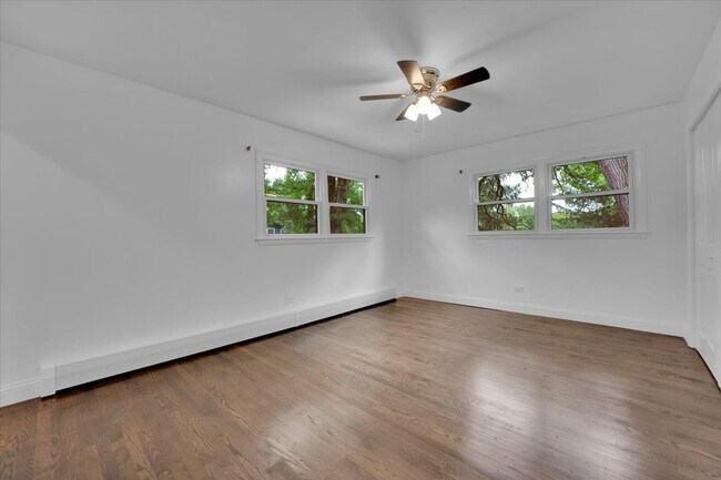 Building Photo - 1001 Oak Ln