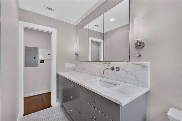 Building Photo - 2323 Barberry Dr