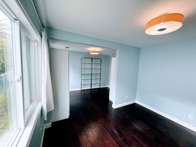 Spacious Rooms - 949 62nd St