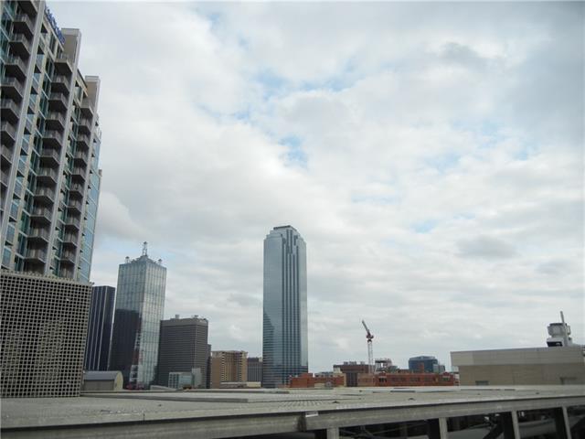 Building Photo - 2323 N Houston St