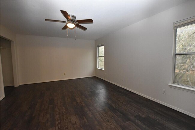 Building Photo - 921 Sagewood Trail