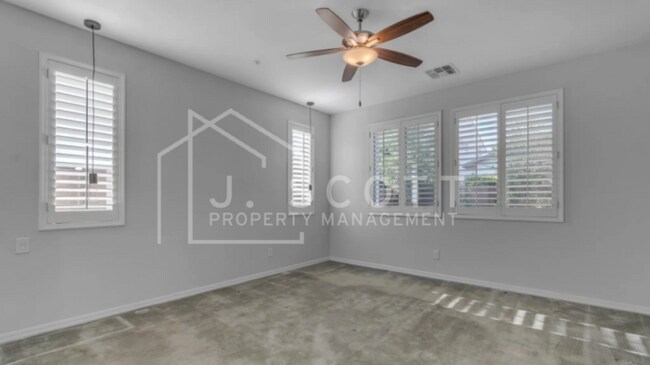 Building Photo - Modern 4-Bedroom Home with Upgraded Kitche...