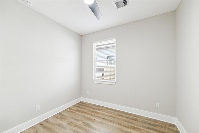 Building Photo - 8130 Sunbury St