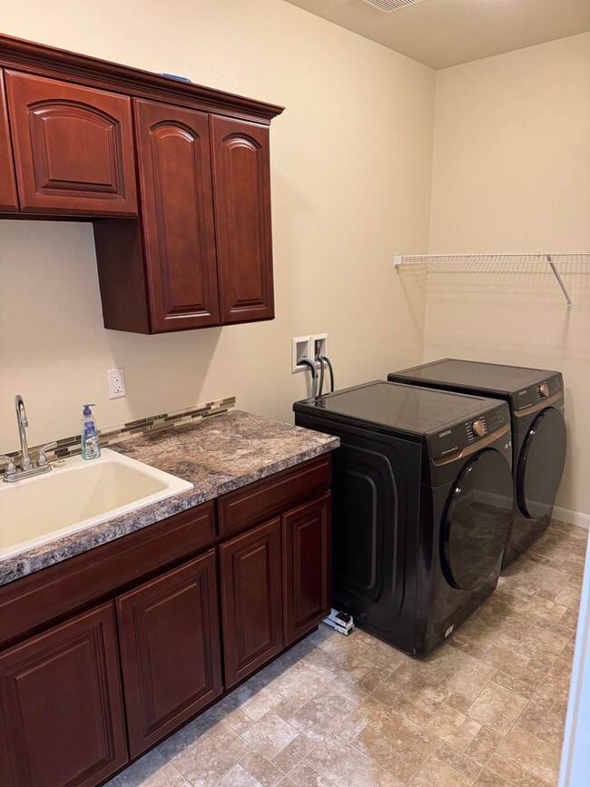 Building Photo - 17111-17111 111th St E