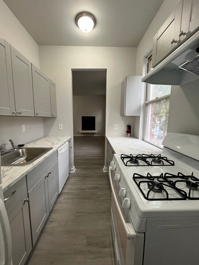 Building Photo - 438 Gaskill St