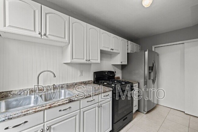 Building Photo - 4036 Flad Ave