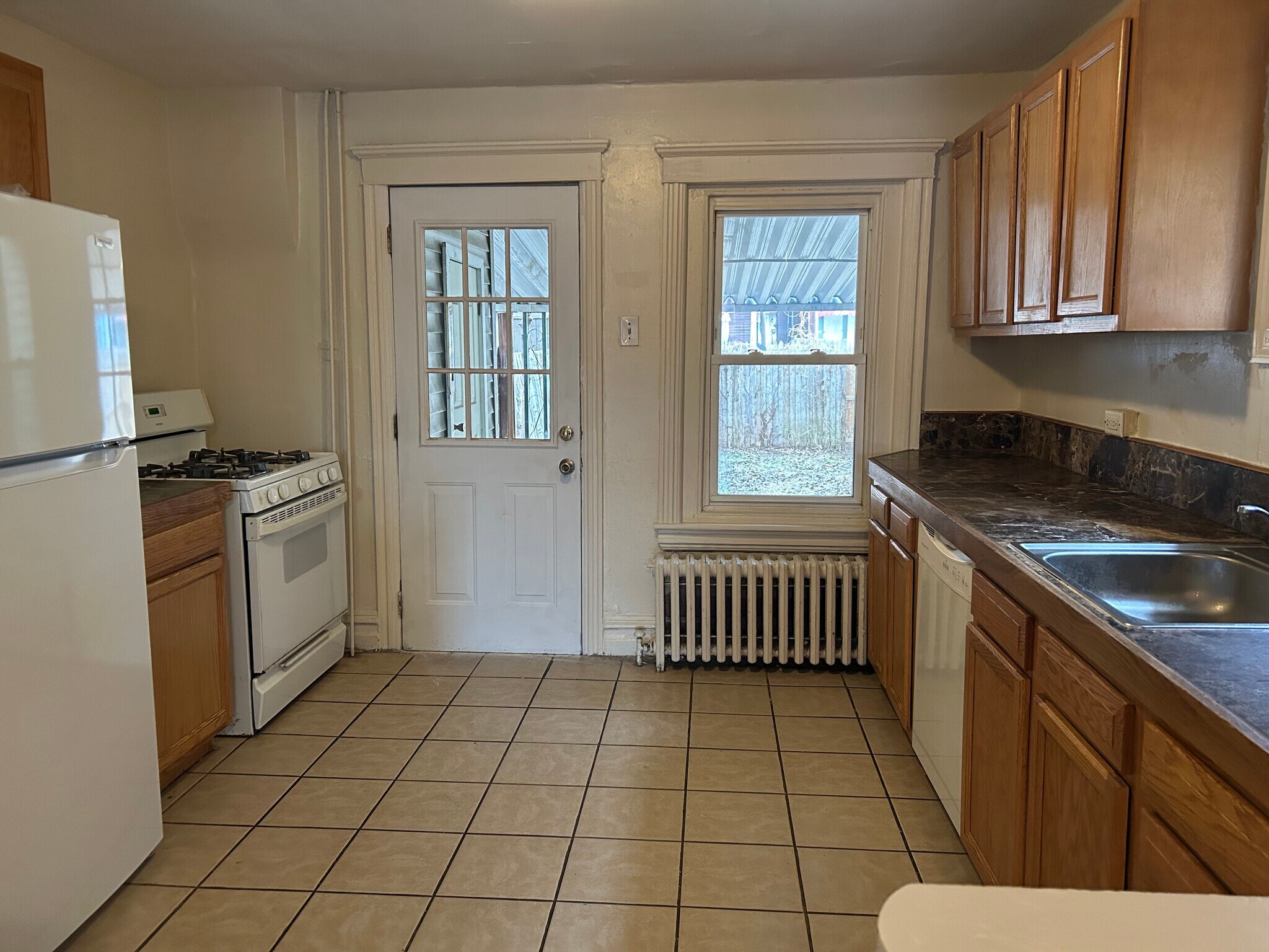 Kitchen - 808 E Morton St