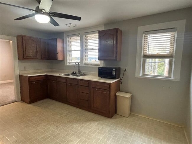 Building Photo - 2662 Beaver Rd